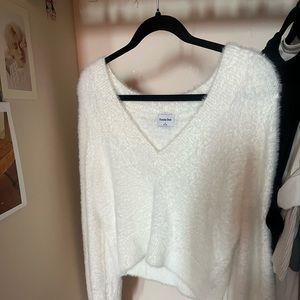 Aritzia Sunday Best V Neck Sweater